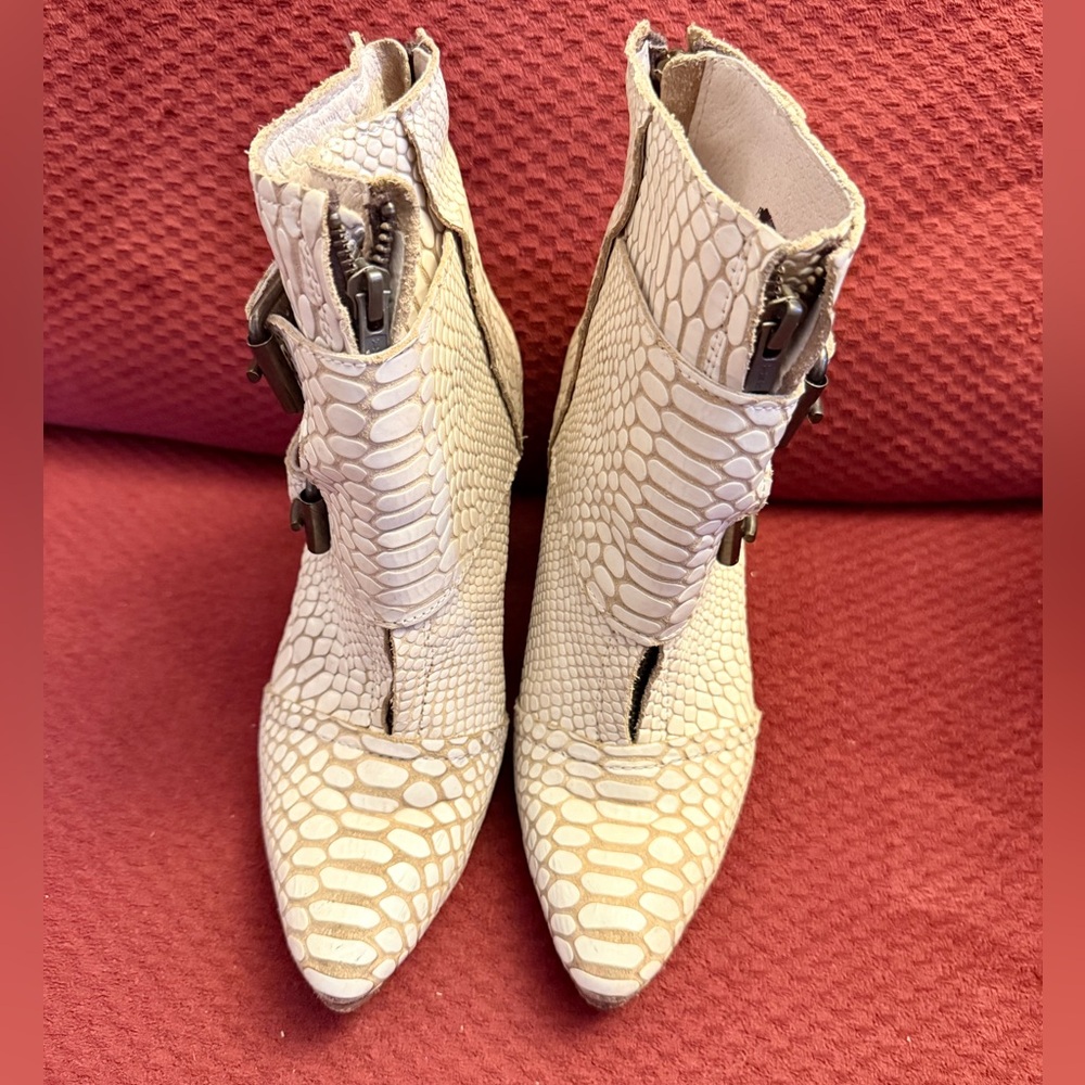 Freebird by Steven Joey Ankle Boots - Picture 9 of 9
